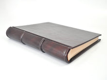 Load image into Gallery viewer, Archivo 18 x 18 Handmade Distressed Leather Photo Album
