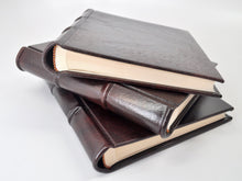 Load image into Gallery viewer, Archivo 18 x 18 Handmade Distressed Leather Photo Album