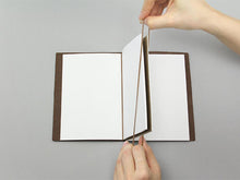 Load image into Gallery viewer, 021 Connecting Rubber Bands TRAVELER&#39;S Notebook - Regular Size
