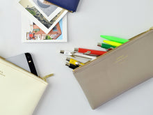 Load image into Gallery viewer, Delfonics Quitterie Zip Pouch Taupe
