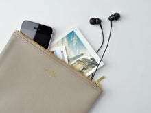 Load image into Gallery viewer, Delfonics Quitterie Zip Pouch Taupe
