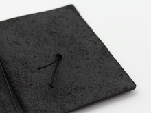 Load image into Gallery viewer, TRAVELER'S Notebook Passport Size - Black
