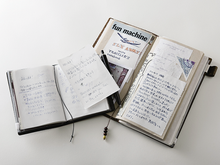 Load image into Gallery viewer, TRAVELER'S Notebook Passport Size - Black
