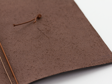 Load image into Gallery viewer, TRAVELER'S Notebook Regular Size - Brown
