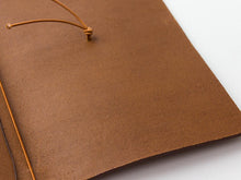 Load image into Gallery viewer, TRAVELER'S Notebook Regular Size - Camel
