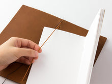 Load image into Gallery viewer, TRAVELER'S Notebook Regular Size - Camel
