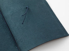 Load image into Gallery viewer, TRAVELER'S Notebook Regular Size - Navy Blue
